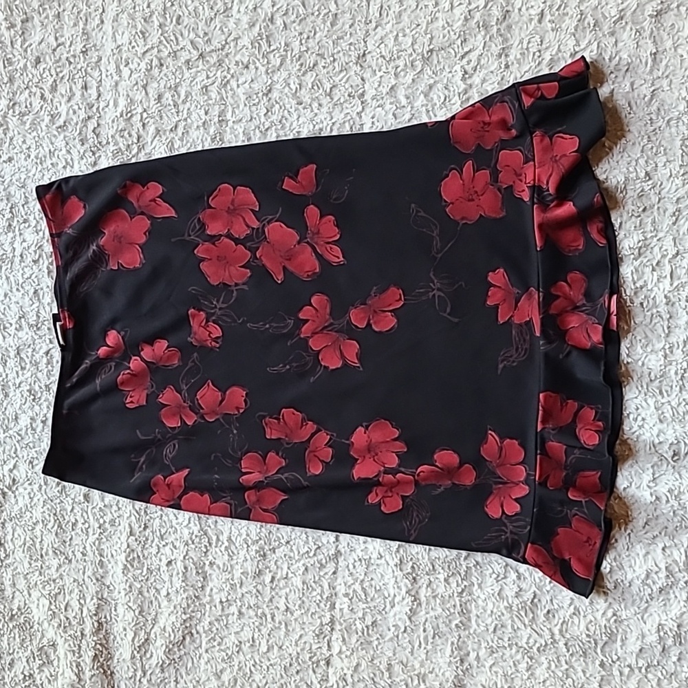 Skirt, midi, black and red, size small